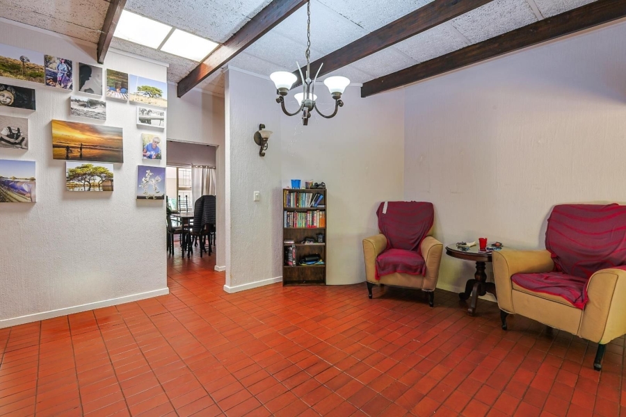 To Let 5 Bedroom Property for Rent in Faerie Glen Gauteng