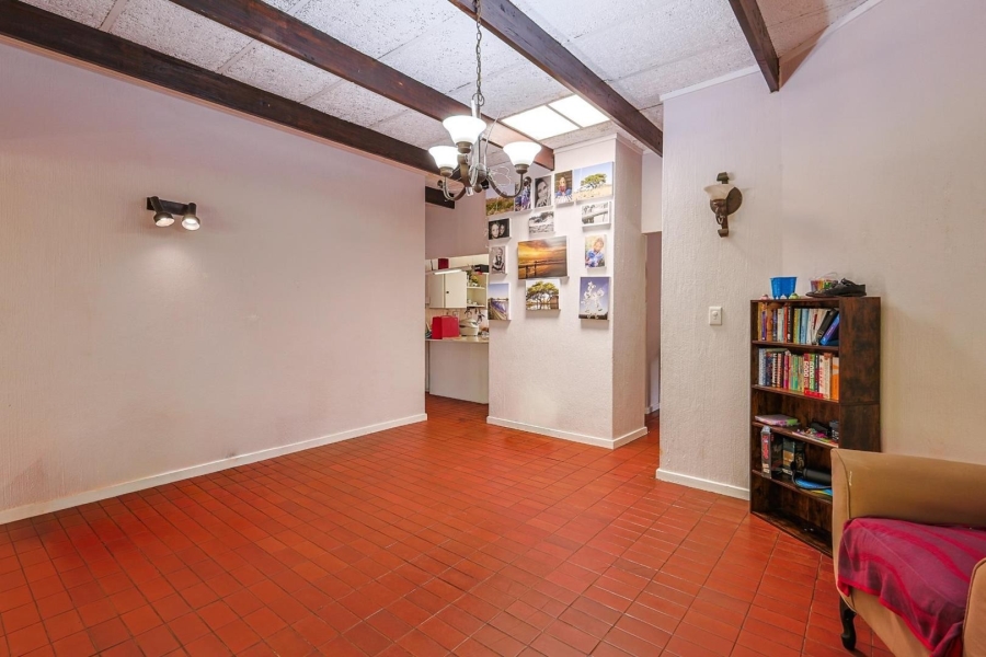 To Let 5 Bedroom Property for Rent in Faerie Glen Gauteng