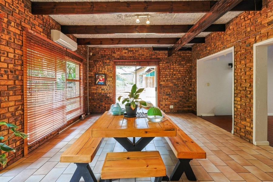 To Let 5 Bedroom Property for Rent in Faerie Glen Gauteng