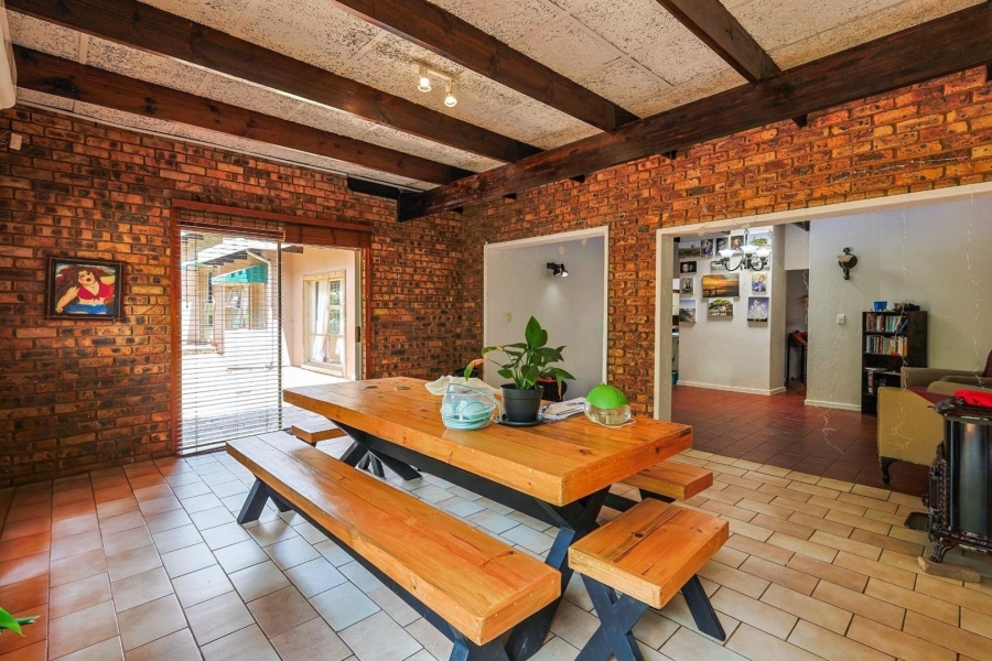 To Let 5 Bedroom Property for Rent in Faerie Glen Gauteng