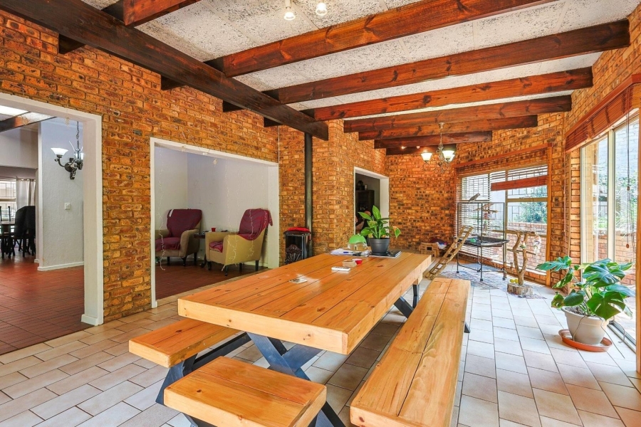 To Let 5 Bedroom Property for Rent in Faerie Glen Gauteng