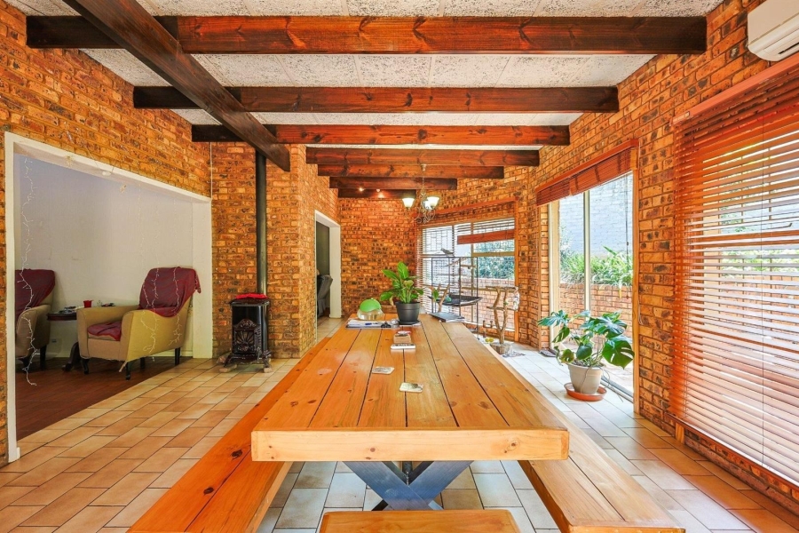 To Let 5 Bedroom Property for Rent in Faerie Glen Gauteng