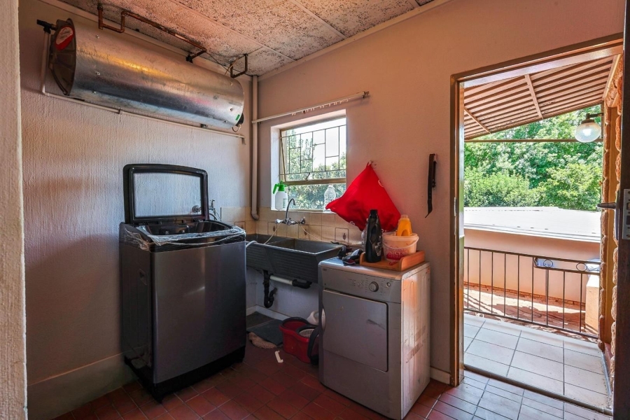 To Let 5 Bedroom Property for Rent in Faerie Glen Gauteng