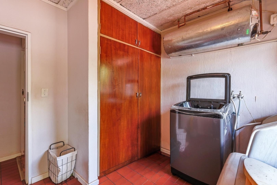 To Let 5 Bedroom Property for Rent in Faerie Glen Gauteng