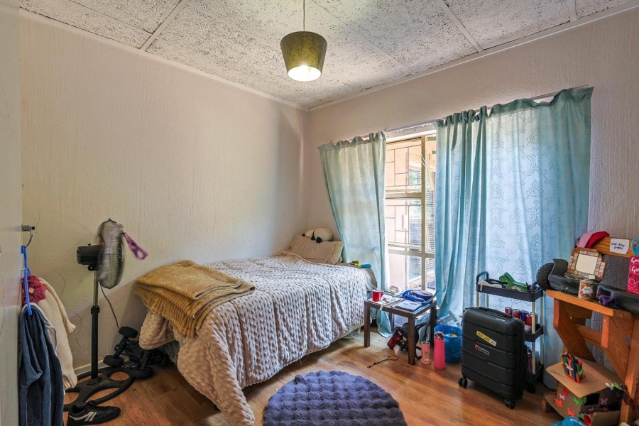 To Let 5 Bedroom Property for Rent in Faerie Glen Gauteng