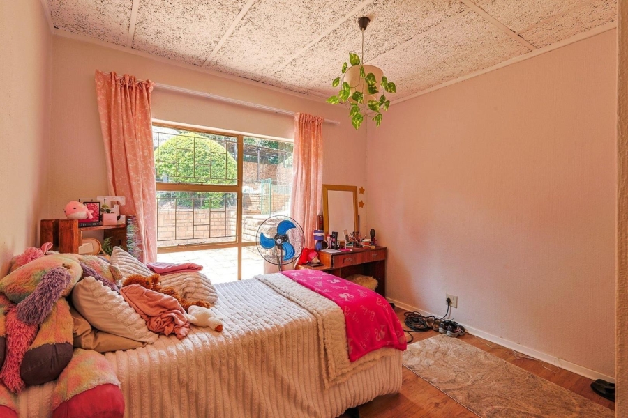 To Let 5 Bedroom Property for Rent in Faerie Glen Gauteng