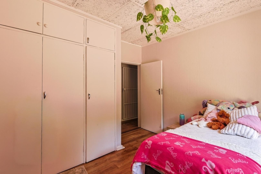 To Let 5 Bedroom Property for Rent in Faerie Glen Gauteng