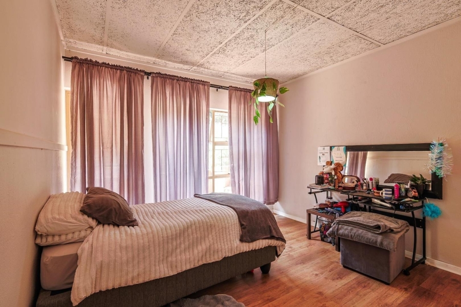 To Let 5 Bedroom Property for Rent in Faerie Glen Gauteng