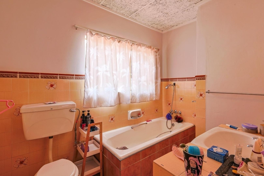 To Let 5 Bedroom Property for Rent in Faerie Glen Gauteng