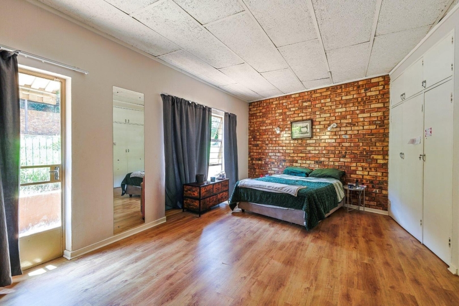 To Let 5 Bedroom Property for Rent in Faerie Glen Gauteng