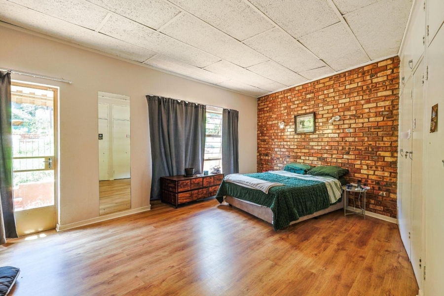 To Let 5 Bedroom Property for Rent in Faerie Glen Gauteng