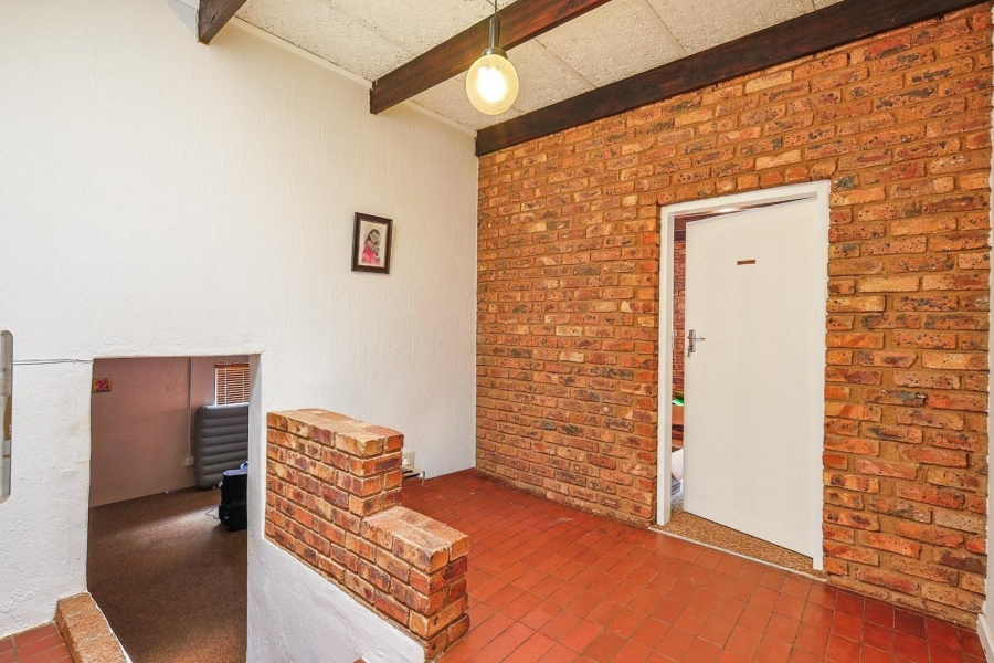 To Let 5 Bedroom Property for Rent in Faerie Glen Gauteng