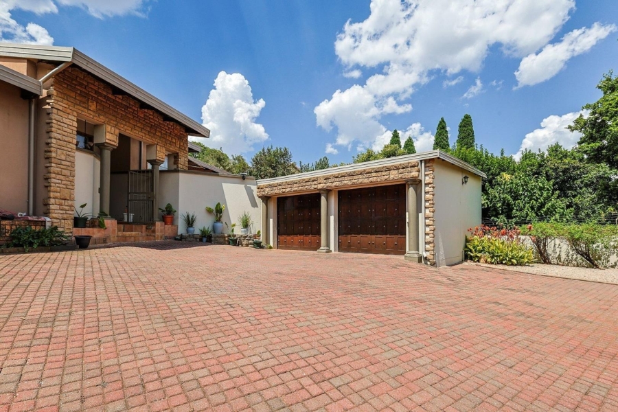 To Let 5 Bedroom Property for Rent in Faerie Glen Gauteng