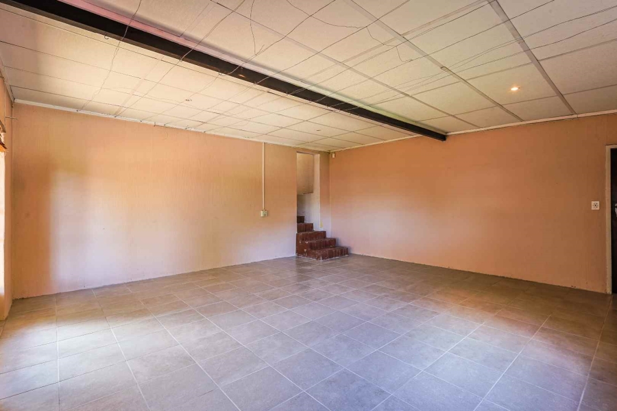 To Let 5 Bedroom Property for Rent in Faerie Glen Gauteng