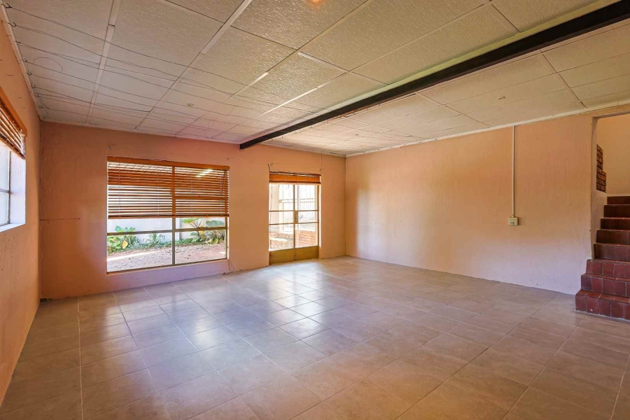 To Let 5 Bedroom Property for Rent in Faerie Glen Gauteng