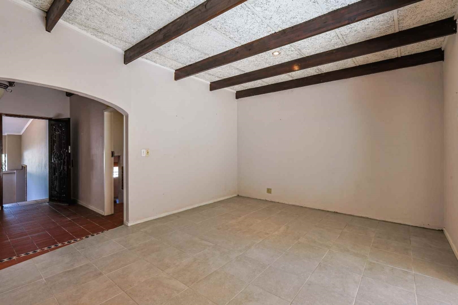 To Let 5 Bedroom Property for Rent in Faerie Glen Gauteng
