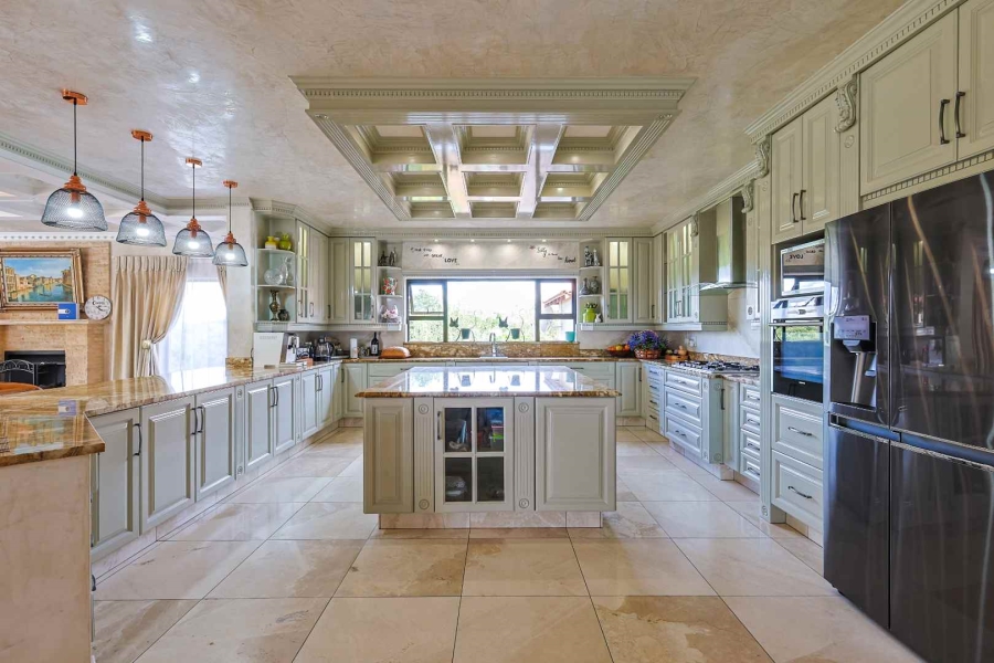 6 Bedroom Property for Sale in Mooikloof Heights Gauteng