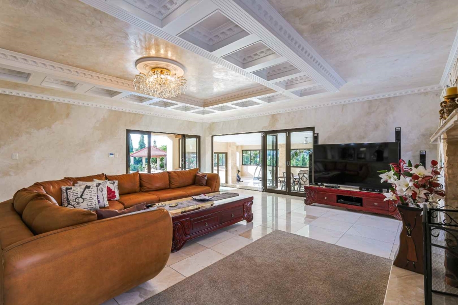 6 Bedroom Property for Sale in Mooikloof Heights Gauteng