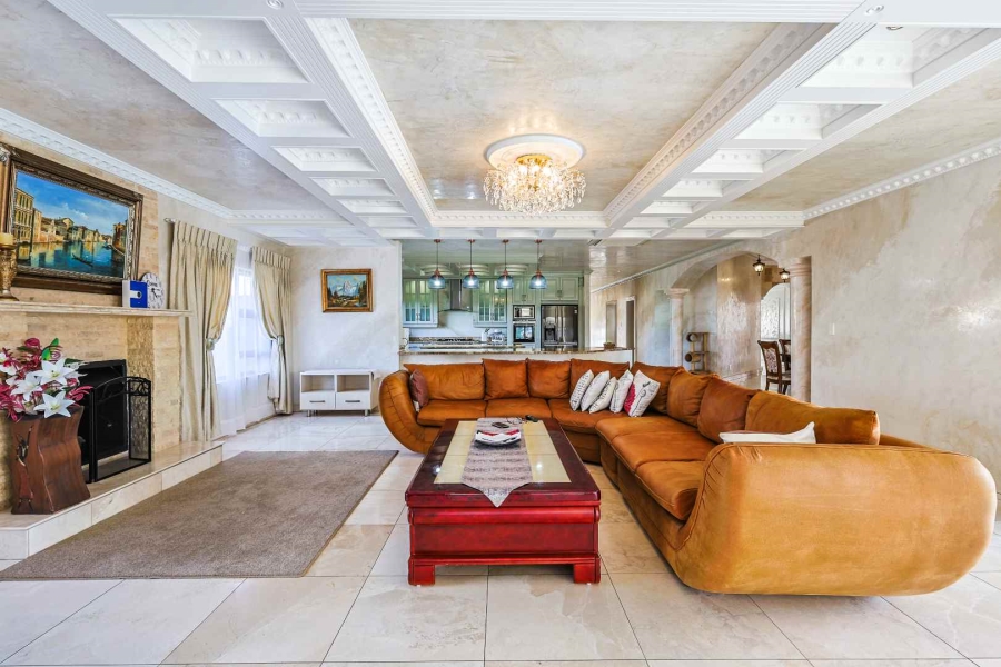 6 Bedroom Property for Sale in Mooikloof Heights Gauteng