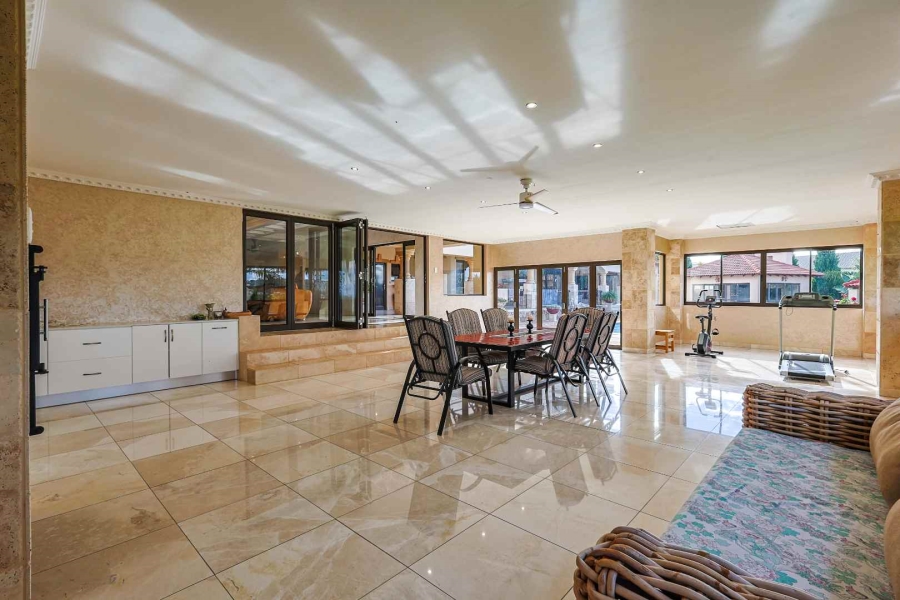 6 Bedroom Property for Sale in Mooikloof Heights Gauteng