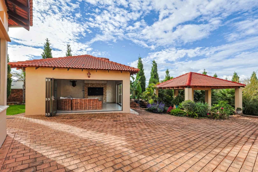 6 Bedroom Property for Sale in Mooikloof Heights Gauteng