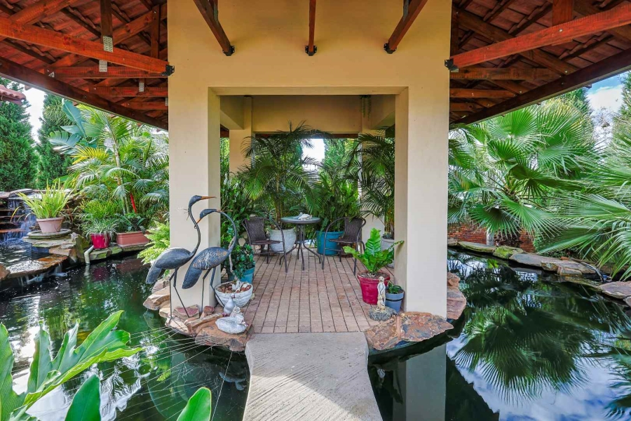 6 Bedroom Property for Sale in Mooikloof Heights Gauteng