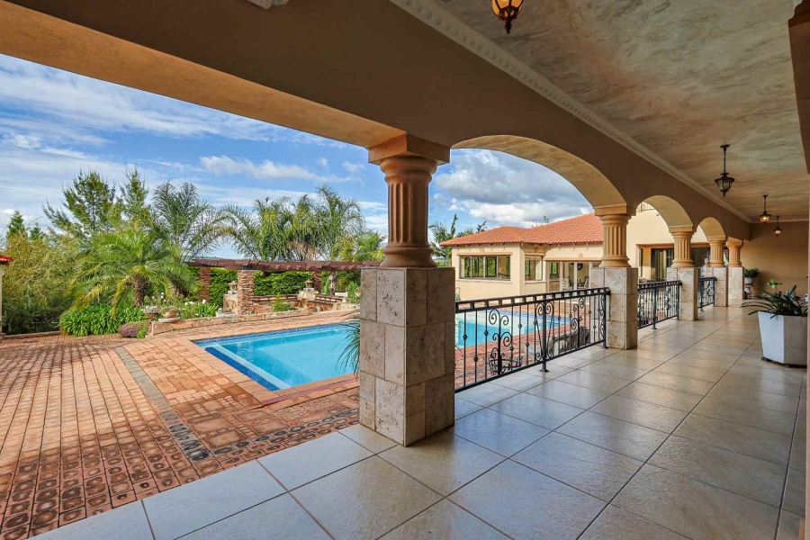 6 Bedroom Property for Sale in Mooikloof Heights Gauteng