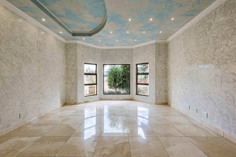 6 Bedroom Property for Sale in Mooikloof Heights Gauteng