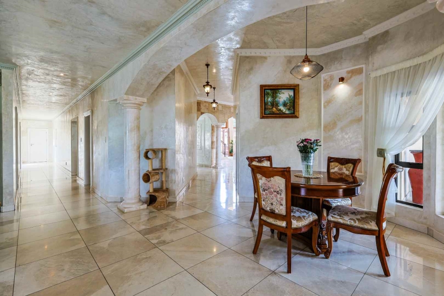 6 Bedroom Property for Sale in Mooikloof Heights Gauteng