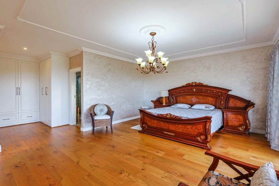 6 Bedroom Property for Sale in Mooikloof Heights Gauteng