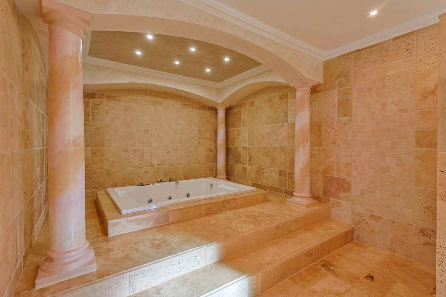 6 Bedroom Property for Sale in Mooikloof Heights Gauteng