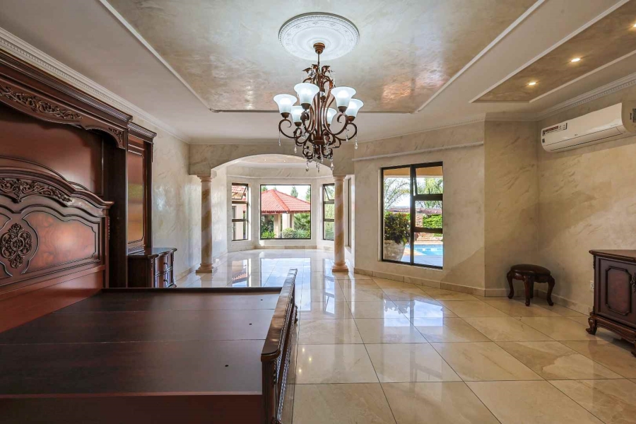 6 Bedroom Property for Sale in Mooikloof Heights Gauteng