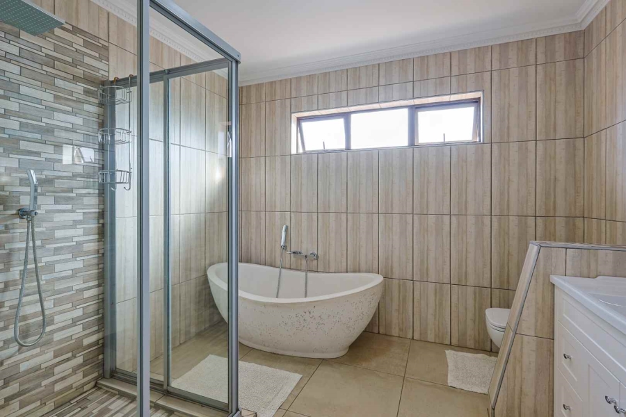 6 Bedroom Property for Sale in Mooikloof Heights Gauteng