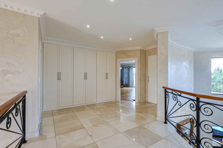 6 Bedroom Property for Sale in Mooikloof Heights Gauteng