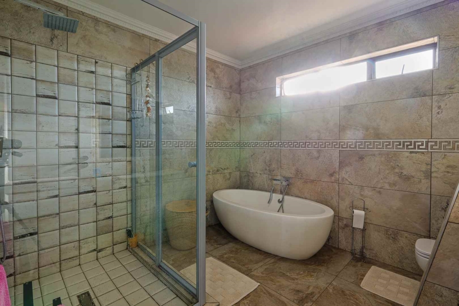 6 Bedroom Property for Sale in Mooikloof Heights Gauteng