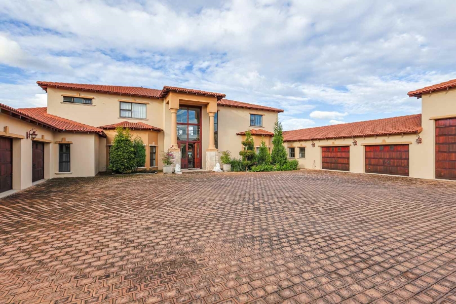 6 Bedroom Property for Sale in Mooikloof Heights Gauteng