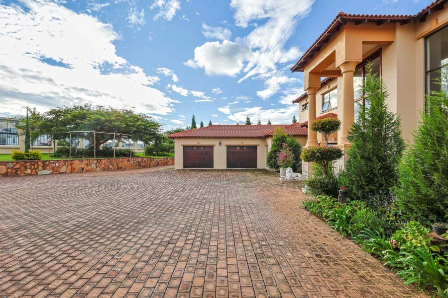 6 Bedroom Property for Sale in Mooikloof Heights Gauteng