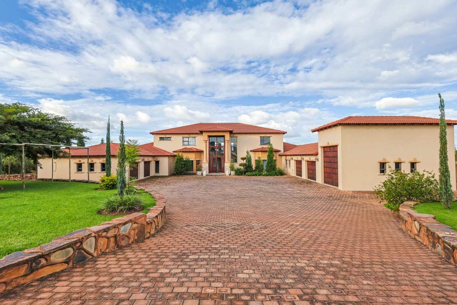 6 Bedroom Property for Sale in Mooikloof Heights Gauteng