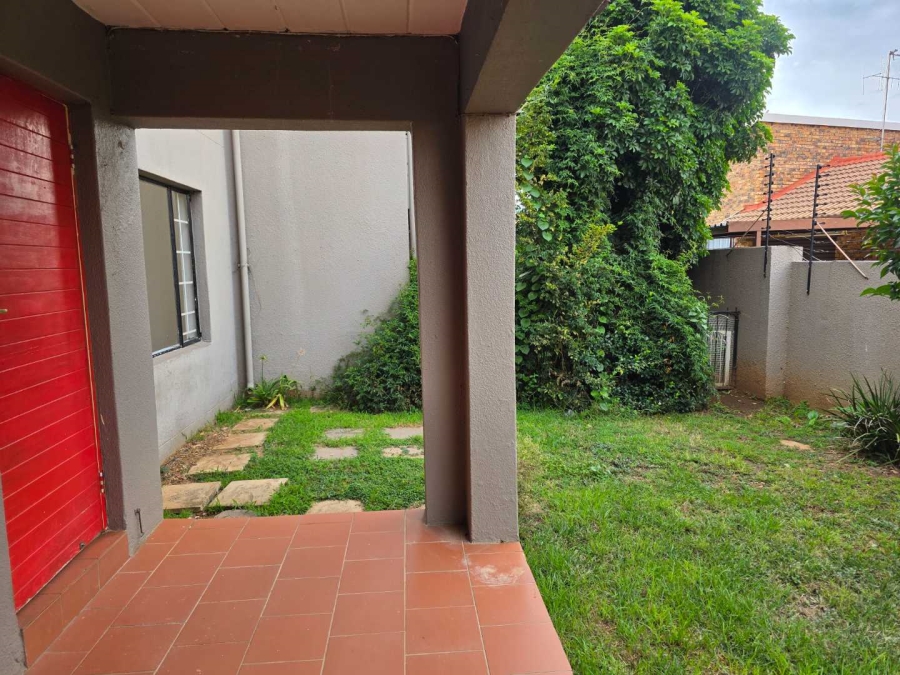 2 Bedroom Property for Sale in Radiokop Gauteng