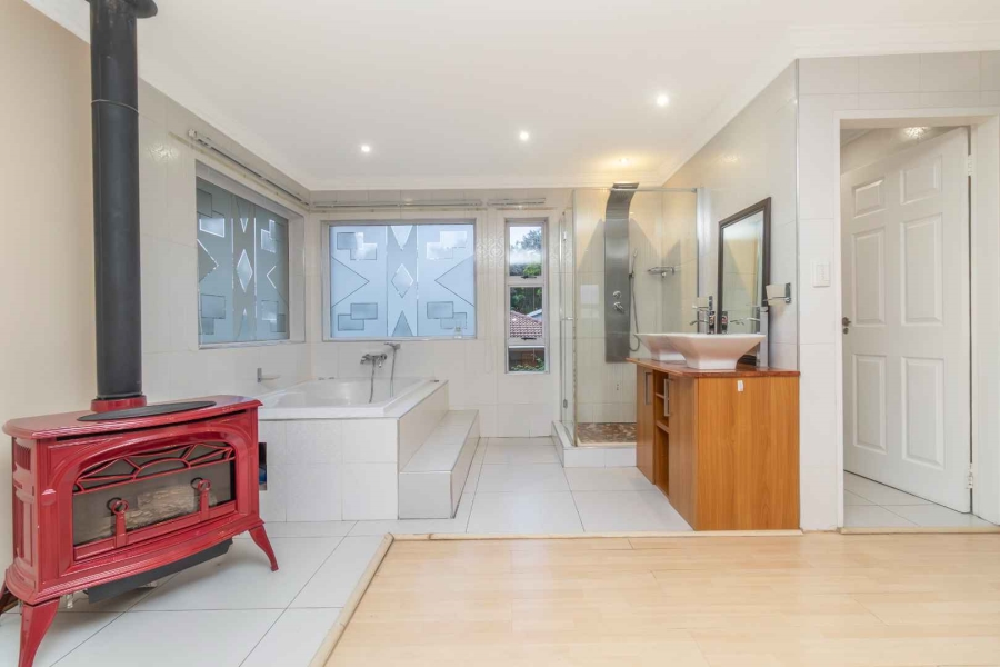 5 Bedroom Property for Sale in Sunninghill Gauteng