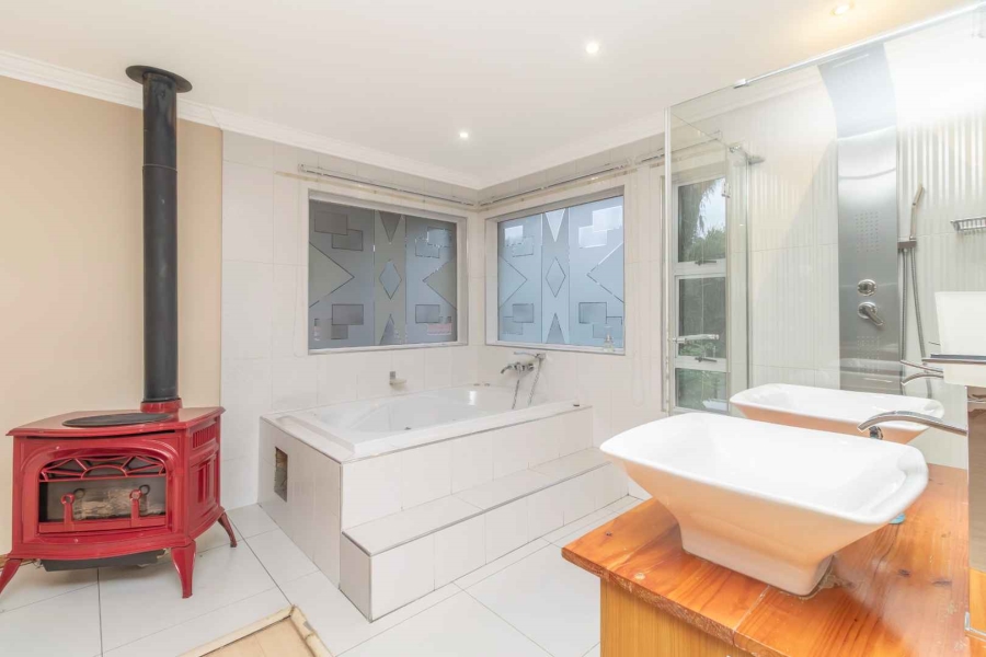 5 Bedroom Property for Sale in Sunninghill Gauteng