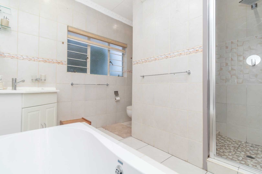 5 Bedroom Property for Sale in Sunninghill Gauteng