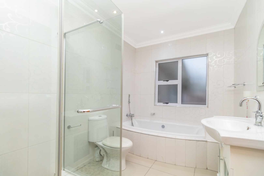 5 Bedroom Property for Sale in Sunninghill Gauteng