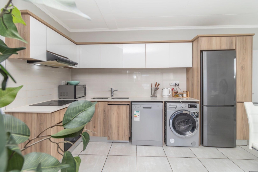 2 Bedroom Property for Sale in Crowthorne AH Gauteng