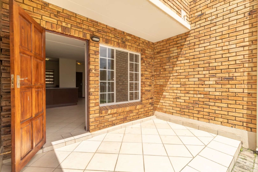 To Let 2 Bedroom Property for Rent in Honeypark Gauteng