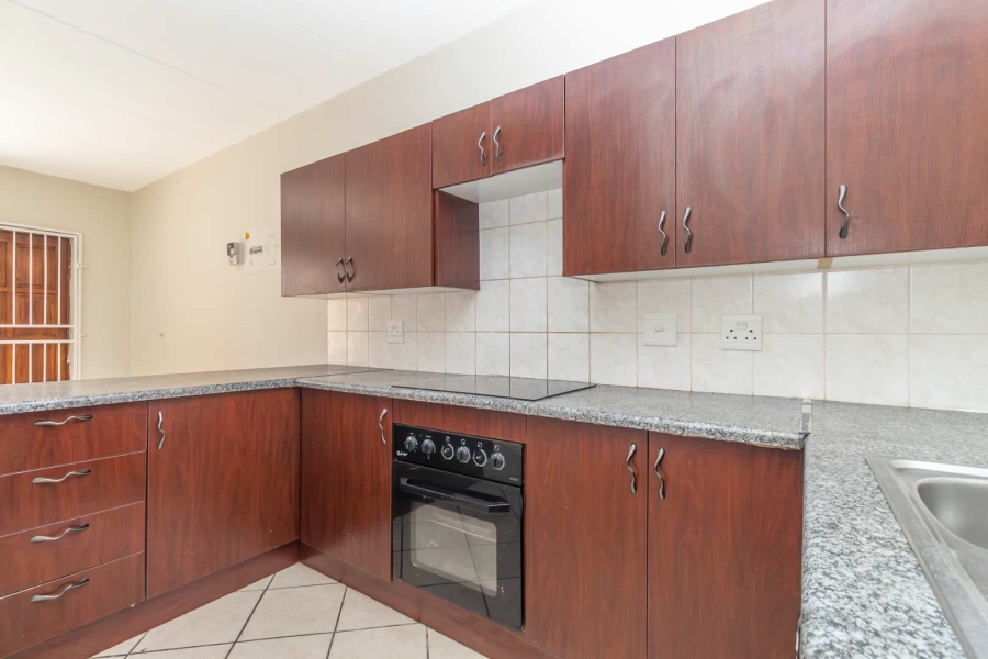 To Let 2 Bedroom Property for Rent in Honeypark Gauteng