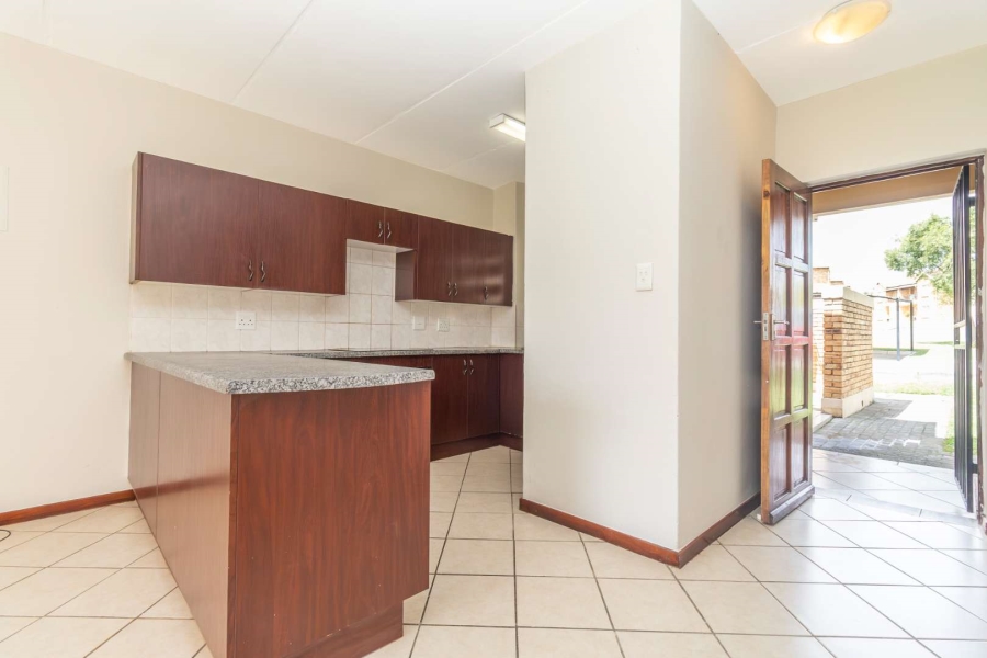 To Let 2 Bedroom Property for Rent in Honeypark Gauteng
