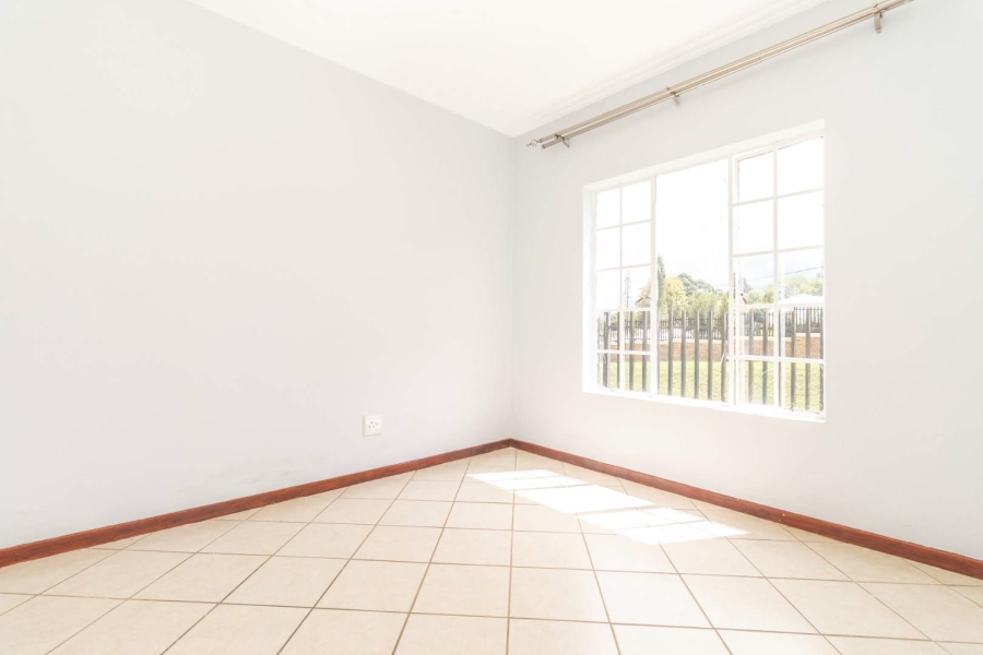 To Let 2 Bedroom Property for Rent in Honeypark Gauteng