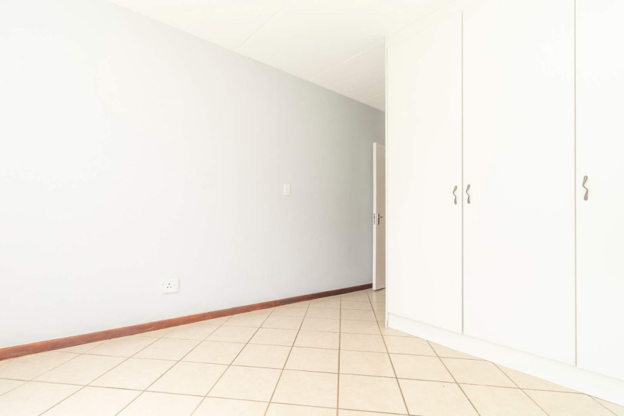 To Let 2 Bedroom Property for Rent in Honeypark Gauteng