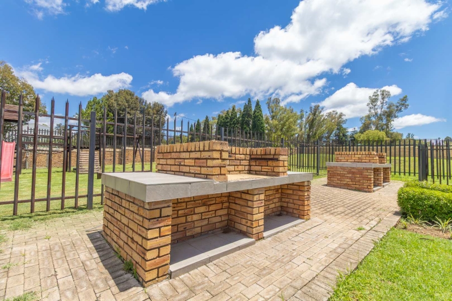 To Let 2 Bedroom Property for Rent in Honeypark Gauteng